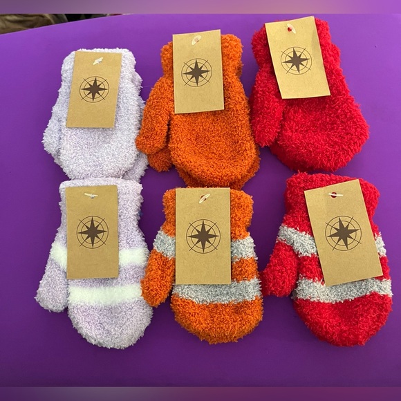 Adorable youth mittens. Red, gray, orange, lavender, white in these 6 pair. NWT. - Picture 5 of 8